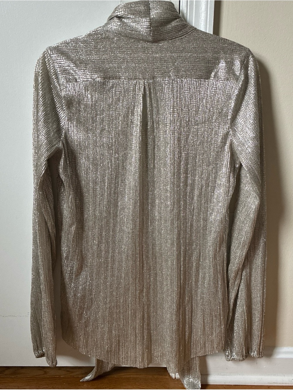 Ann Mashburn silver metallic tie neck long sleeve top size M - Picture 5 of 5